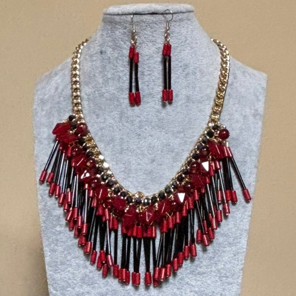 Red Black lucite Bead dangle From Gold Tone Link Necklace earring set